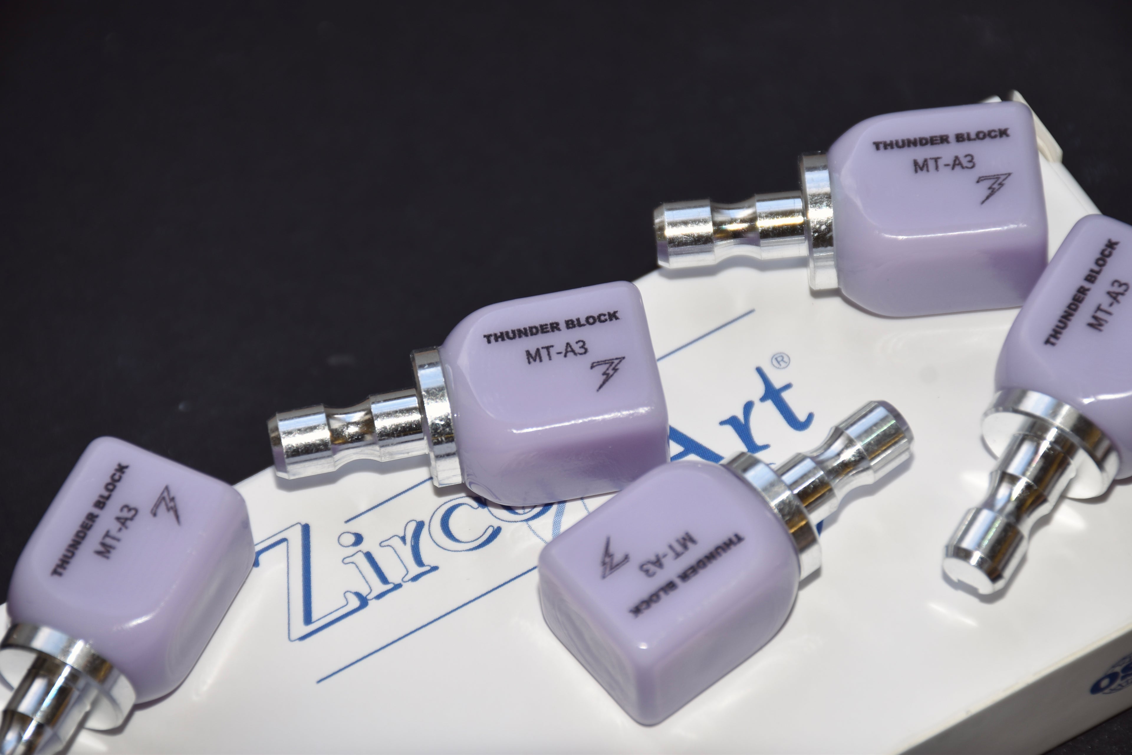 BLOCCHETTI IN DISILICATO DI LITIO THUNDER-BLOCK Cad/Cam