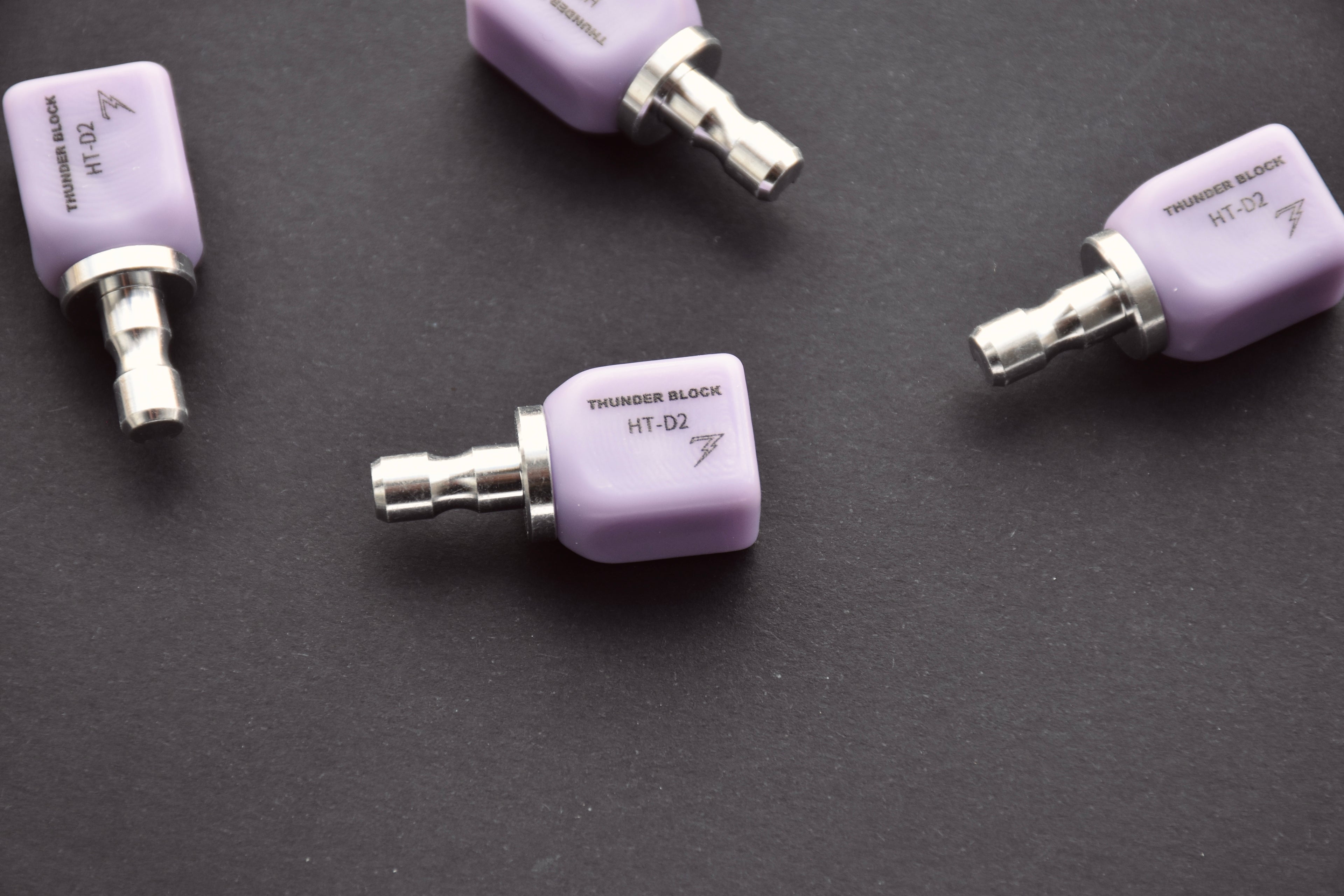 BLOCCHETTI IN DISILICATO DI LITIO THUNDER-BLOCK Cad/Cam